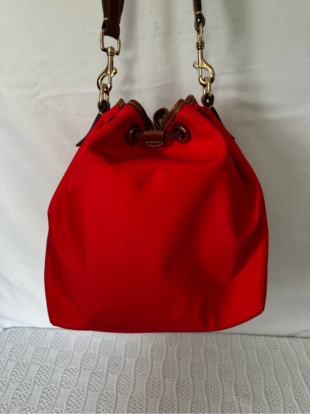 Dooney & Bourke EUC Wayfarer red bucket bag - Picture 3 of 7